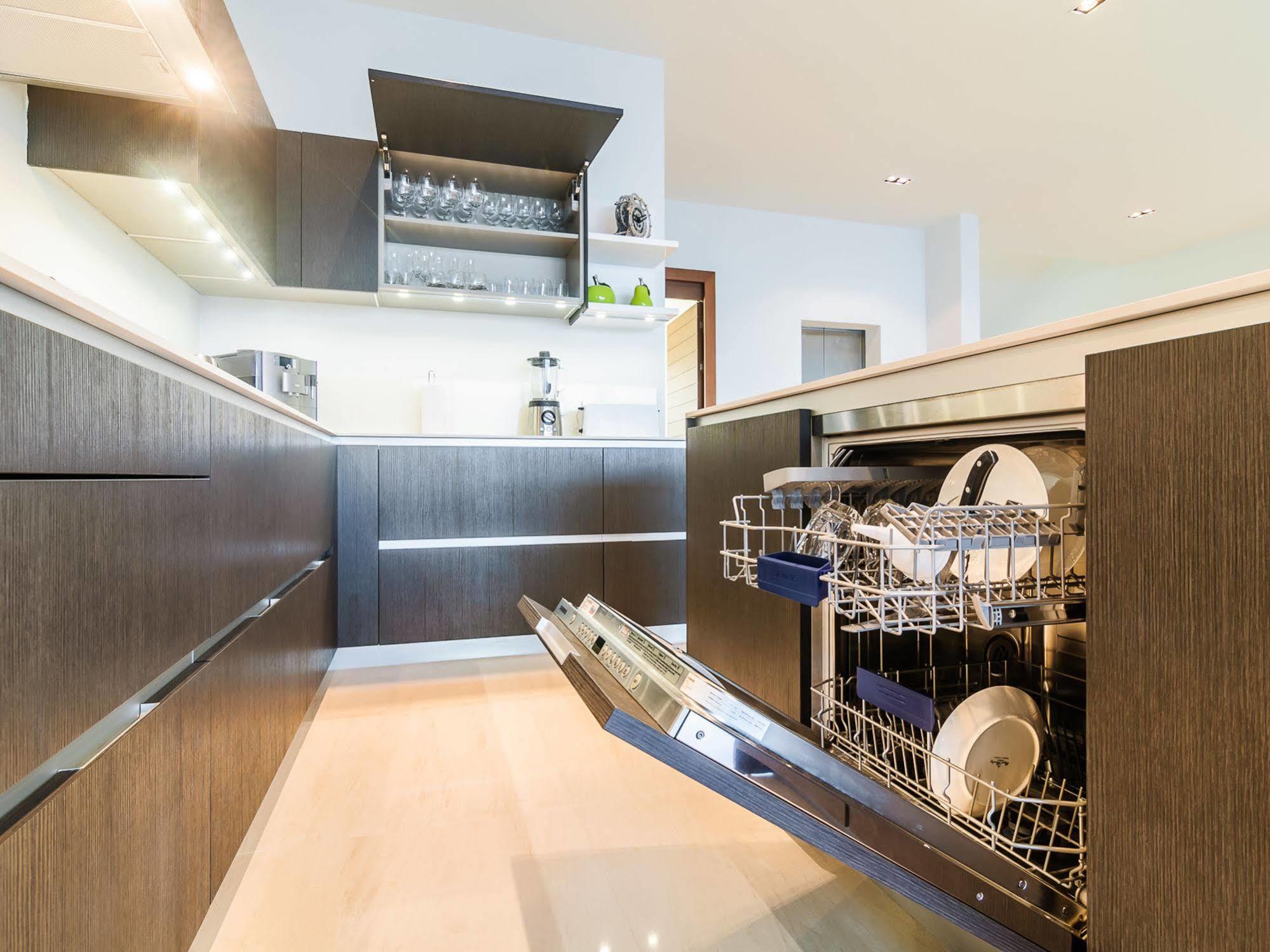 Elemental Villas Rawai Экстерьер фото